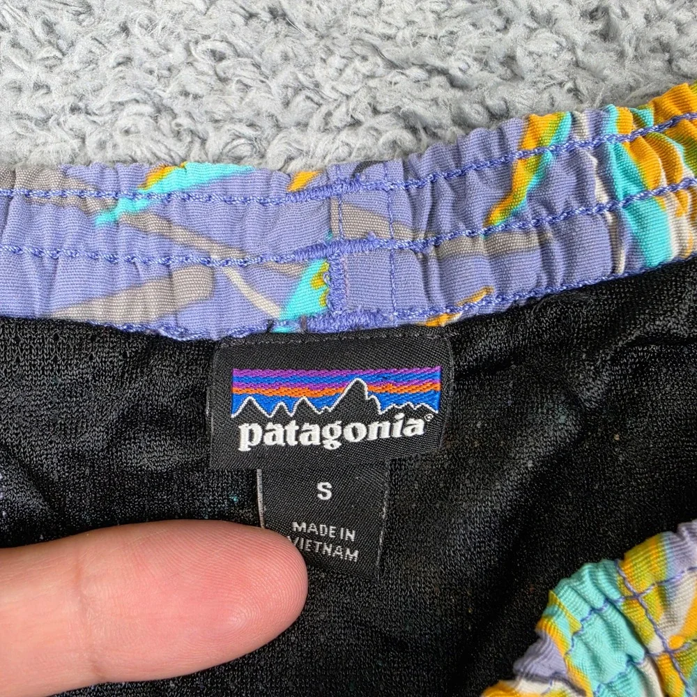 Patagonia Baggies Shorts Mens Small Purple Bird of Paradise Floral 6